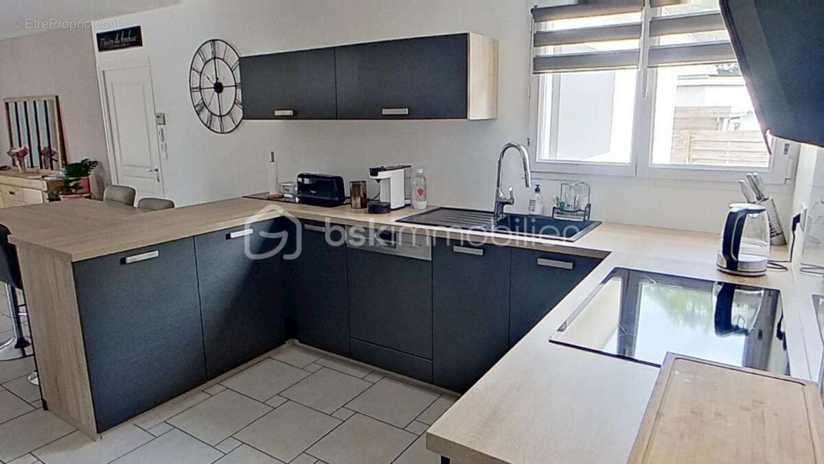 LARMOR PLAGE (56620) – Maison familiale de 152 m², 2 chambres + 2 suites parentales, une véranda, jacuzzi , deux garages - photo 5