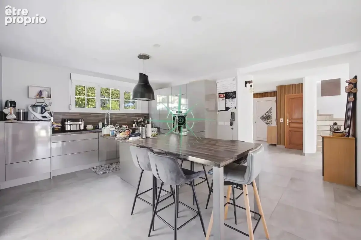 Propriété familiale de 185 m2 avec piscine, sans vis-à-vis. - photo 6