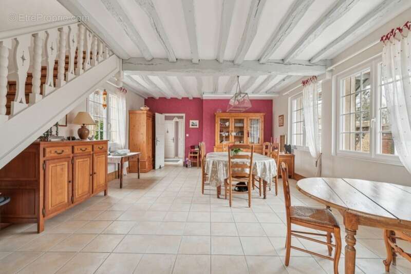 Maison à LA CROIX-SAINT-LEUFROY