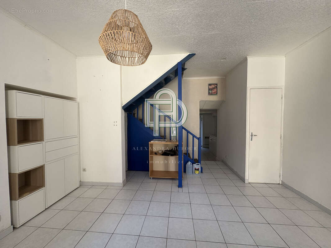 Maison à OUVEILLAN