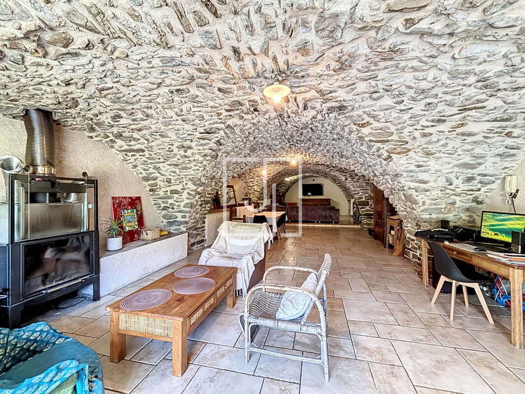 Maison à MEOLANS-REVEL