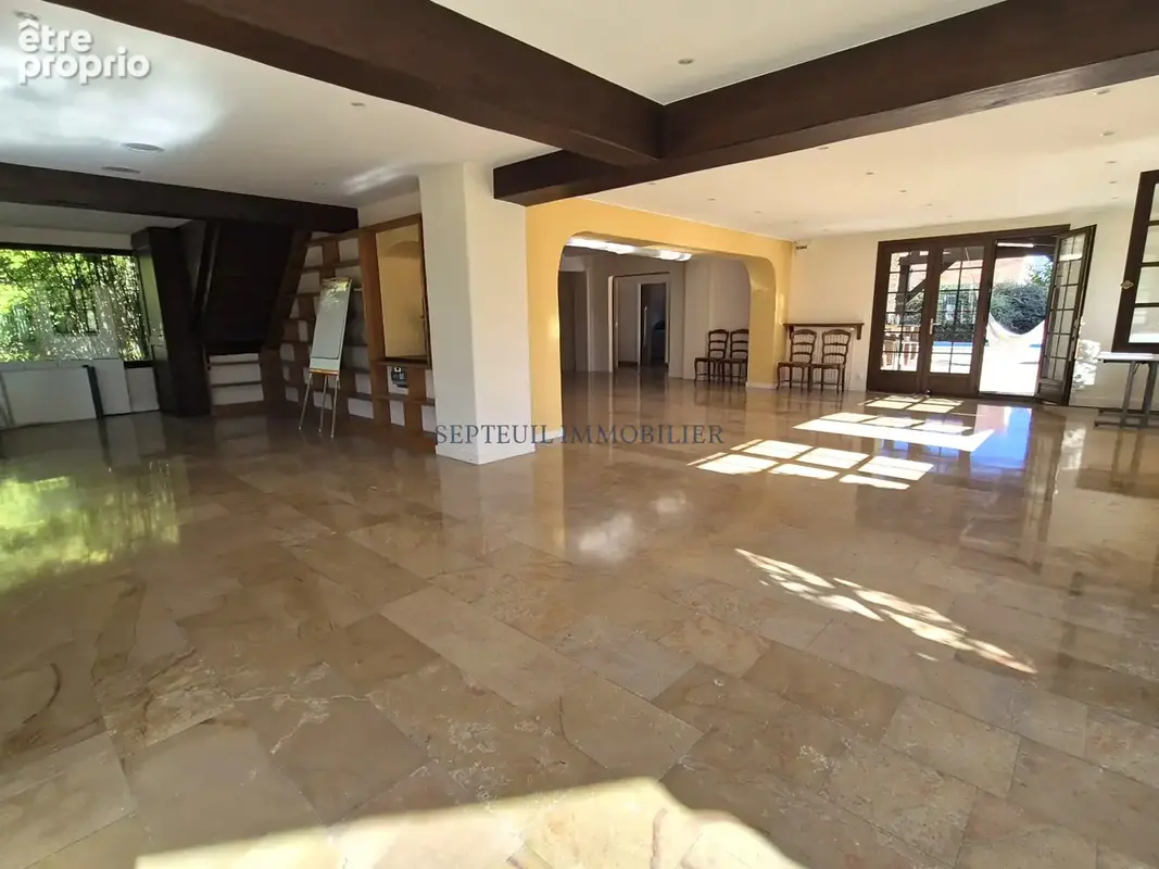 Propriété de 450m2 avec maison d'amis de 115m2 sur 19 066 m2 de parc arboré. Piscine - photo 9