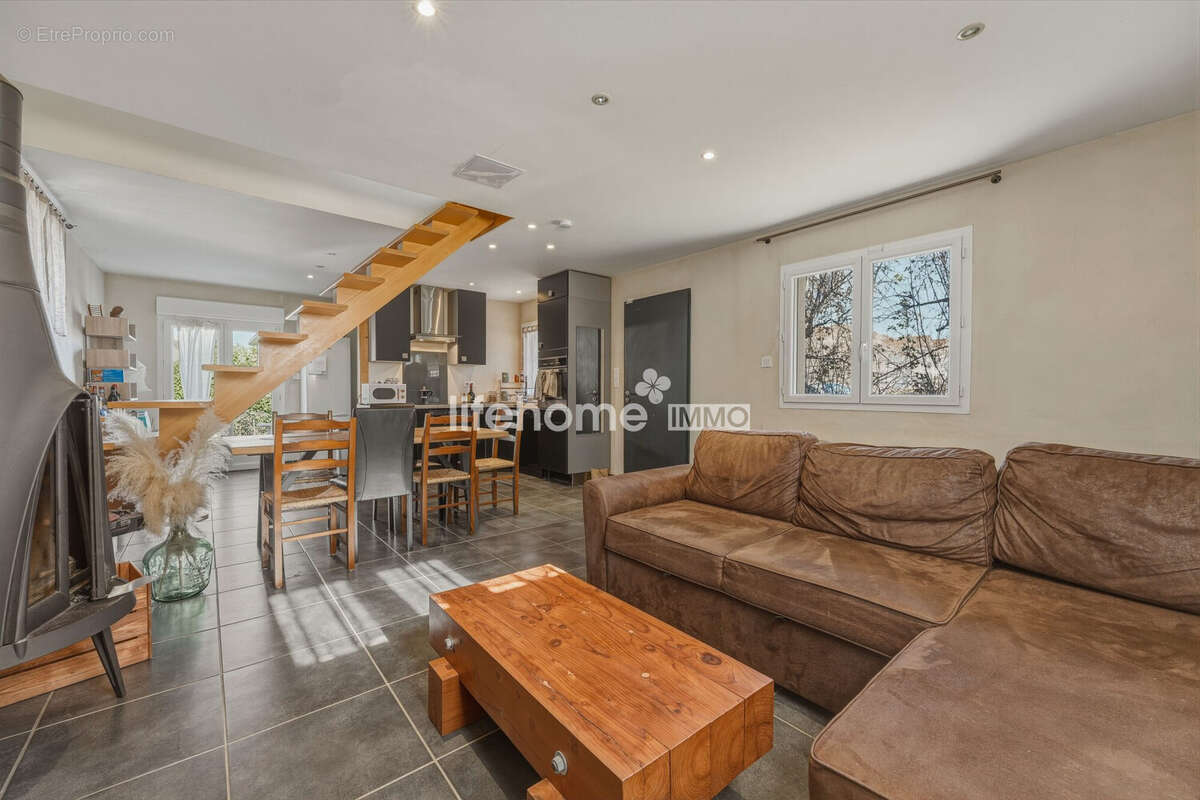 Maison à LA ROCHE-SUR-FORON