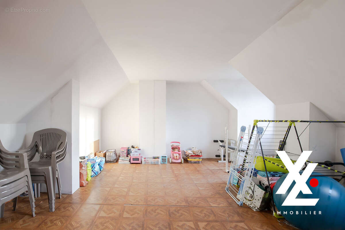 Maison à VELAINE-EN-HAYE