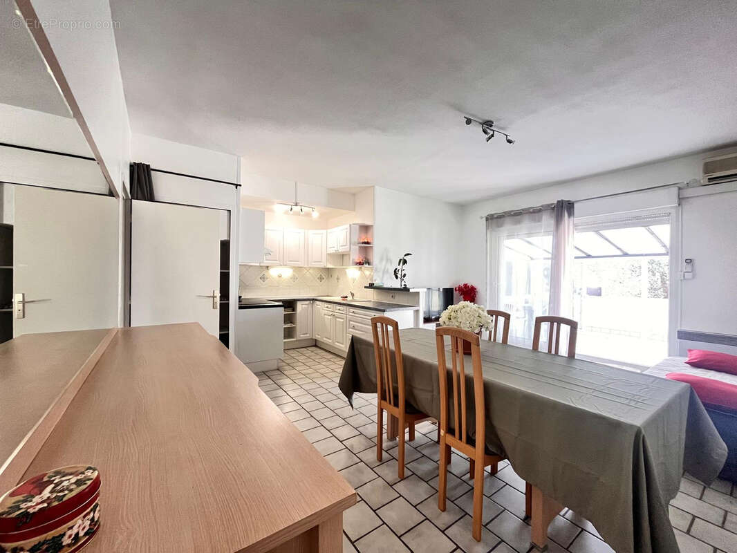 La Ciotat Appartement T2 + véranda + terrasse+ parking - photo 2