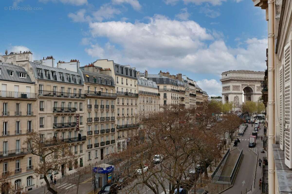 Appartement à PARIS-17E