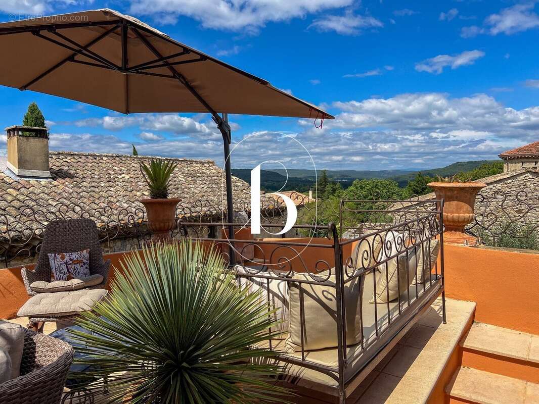 Maison à SAINT-LAURENT-DE-CARNOLS