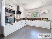 Maison à SAINT-MITRE-LES-REMPARTS