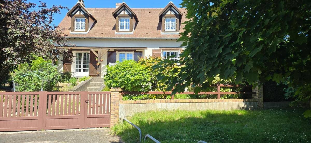 Photo 1 - Maison à SAINT-JEAN-DE-BRAYE