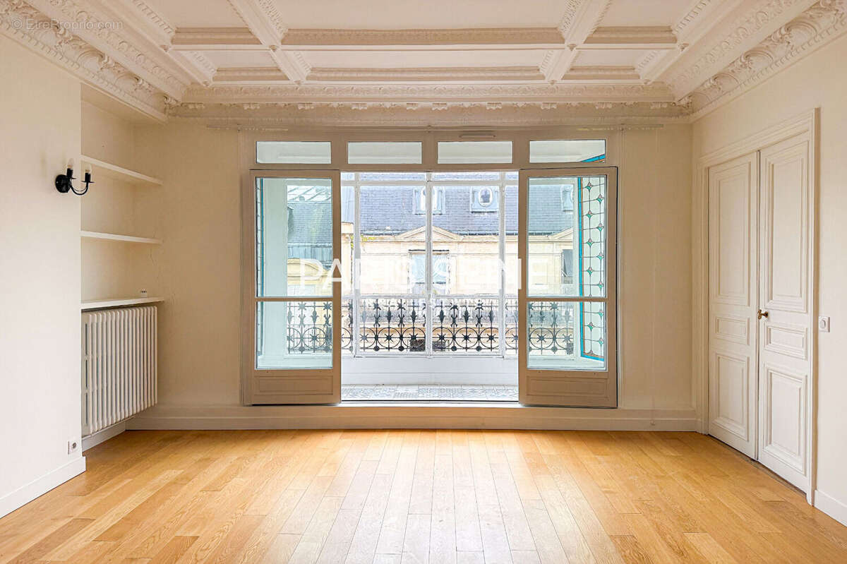 Appartement à PARIS-8E
