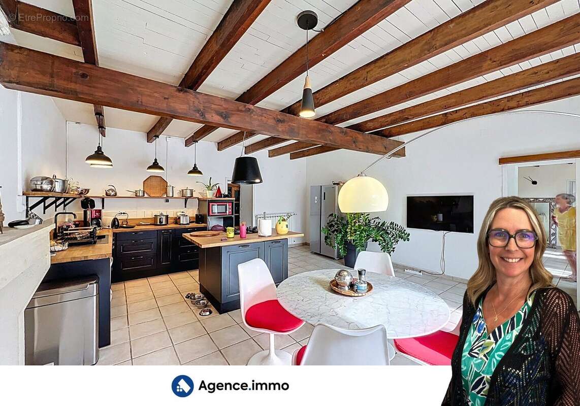 Maison 234 m² à Saint-Bonnet-Sur-Gironde  - photo 3