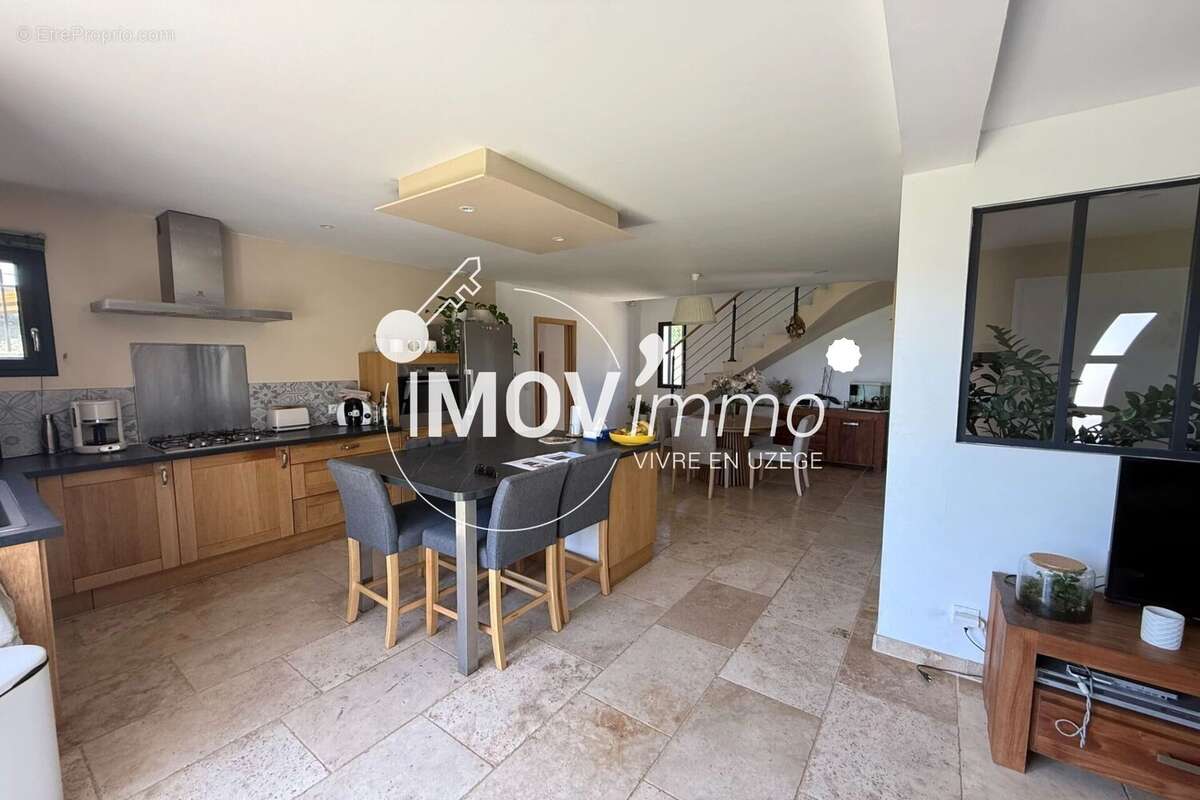Maison 120 m² à Saint-Quentin-La-Poterie  - photo 6
