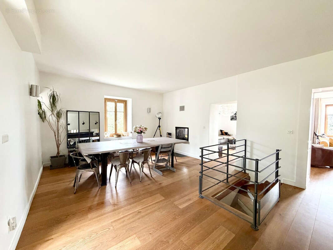 Maison à COLLONGES-SOUS-SALEVE