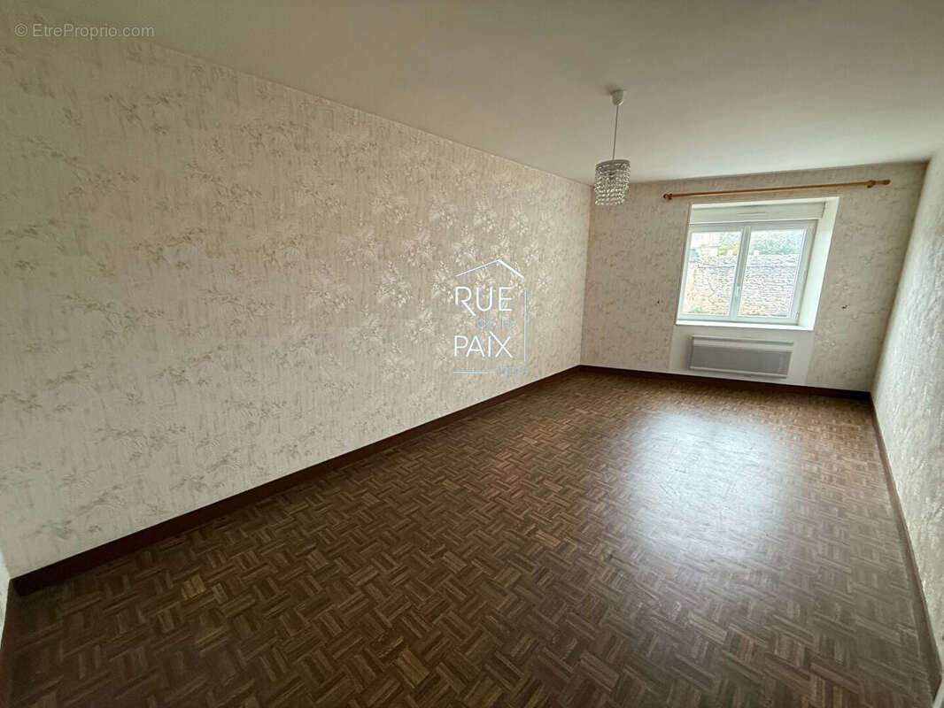 Maison à LENCLOITRE