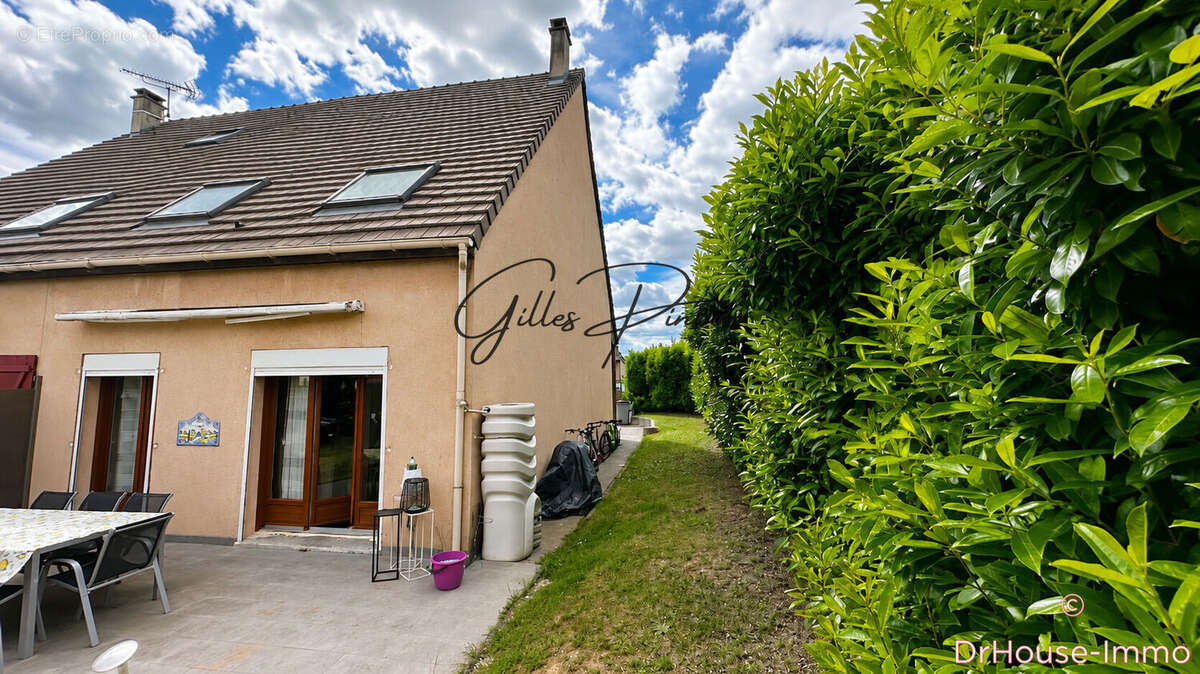 Maison à ISSOU