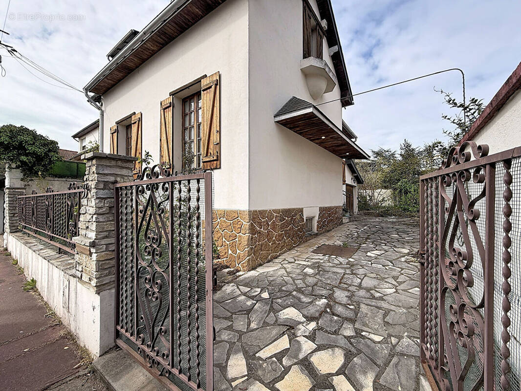 Maison à SAINT-MAUR-DES-FOSSES