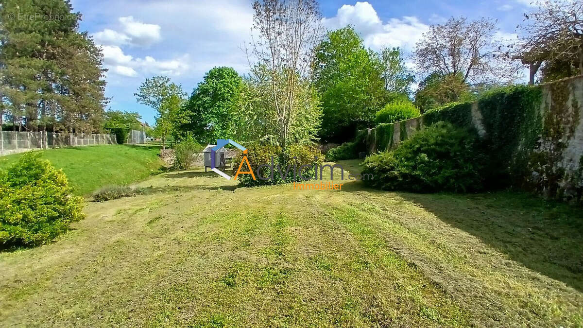 Terrain à CHARENTON-DU-CHER