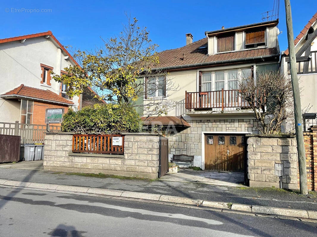Maison à SARTROUVILLE