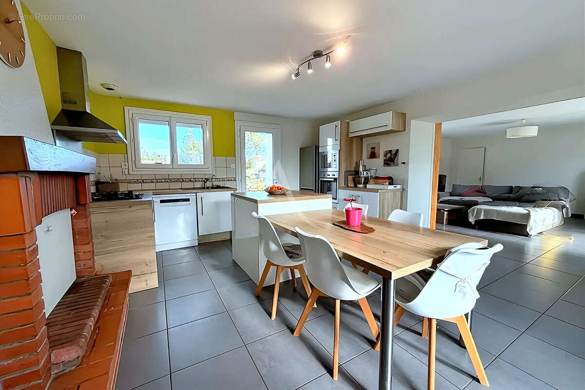 Maison à CHAMPAGNE-LES-MARAIS