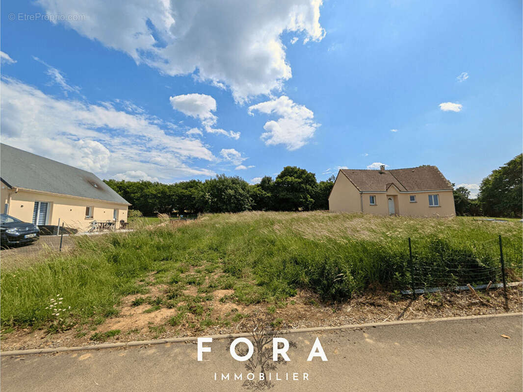 Terrain à SAINT-PIERRE-DU-REGARD