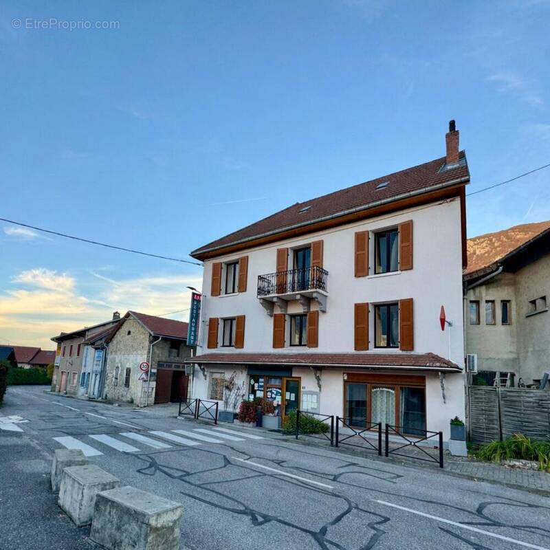 Photo 1 - Commerce à SERRIERES-EN-CHAUTAGNE