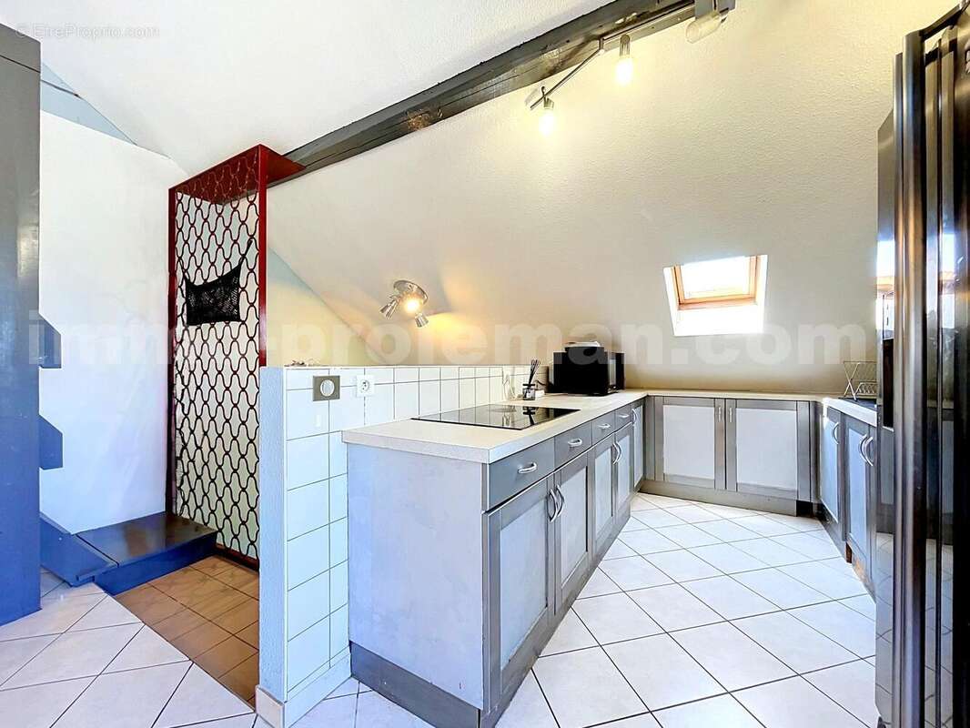 Appartement_T4_Ambilly_belle_superficie_prox_frontière_Suisse_tram_Ceva_direction_Genève_Secteur_calme_Verdoyant_Frontaliers_Cuisine_séjour - Appartement à AMBILLY