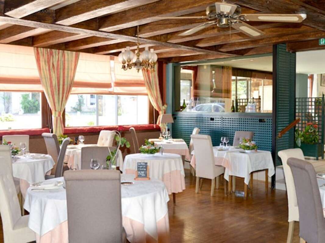 Dpt Allier (03), à vendre ESTIVAREILLES , Murs et Fond ,  Hôtel - Restaurant -Bar ( licence 4 ) 10 minutes de Montluçon - photo 39