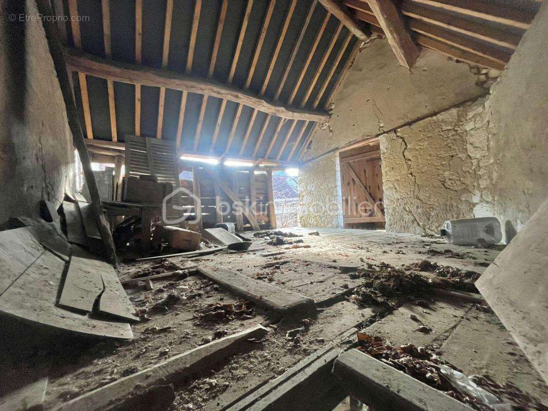 Appartement à BRIENON-SUR-ARMANCON