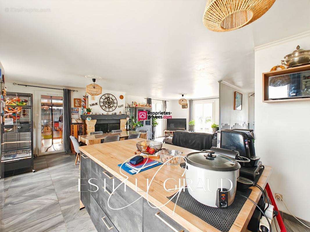 Au Somail : Villa 4 faces avec piscine, rénovée, prête à vivre - photo 4