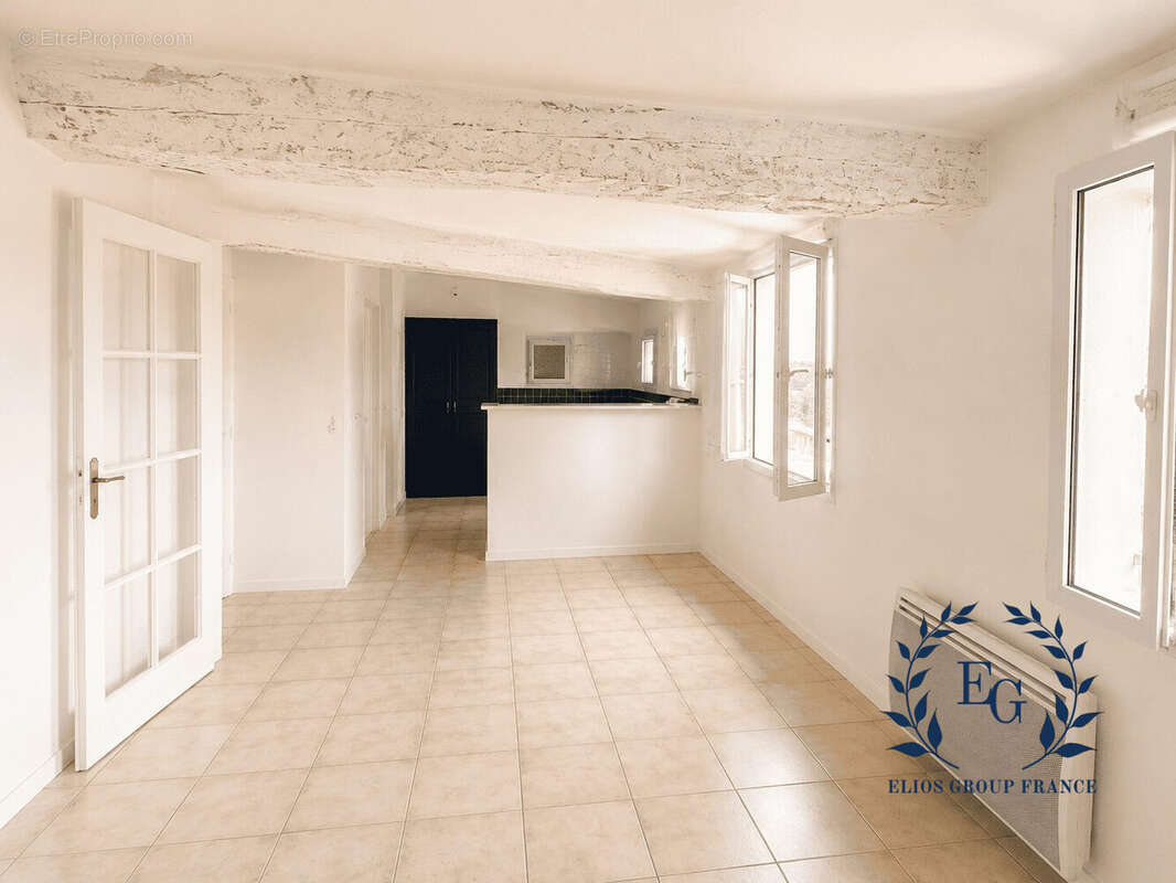Appartement à SOLLIES-TOUCAS