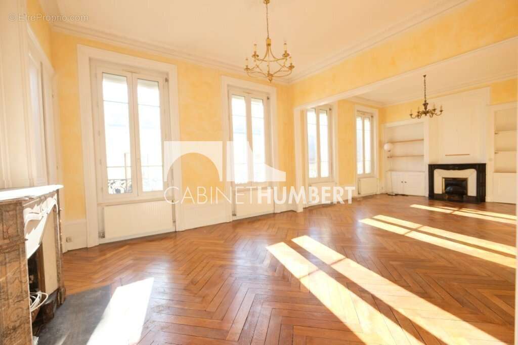 Appartement à SAINT-ETIENNE