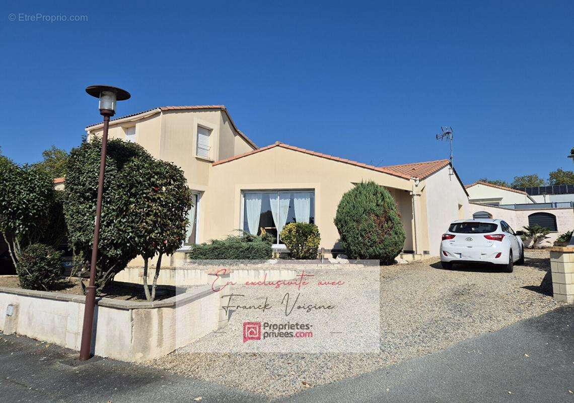 Maison à LES HERBIERS