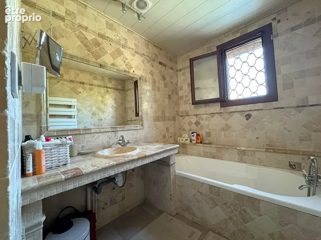 Maison St Julien Les Rosiers - 7 pièces - 105 m² + Gîte 36 m²  + Piscine - photo 8