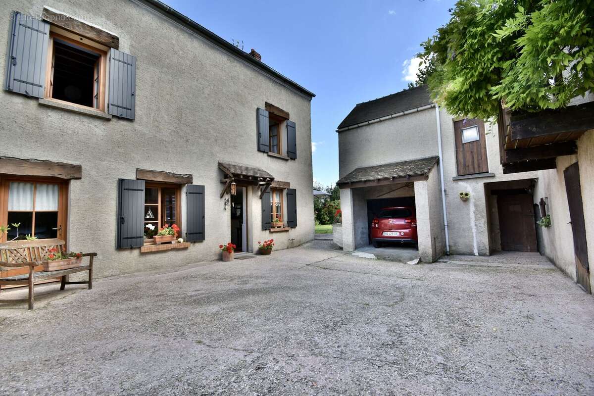 Maison à ISSOU