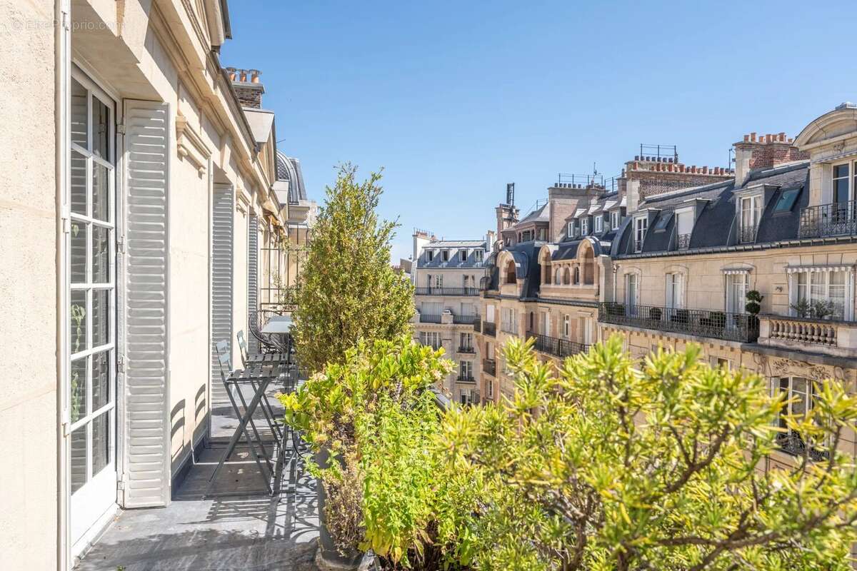 Appartement à PARIS-17E