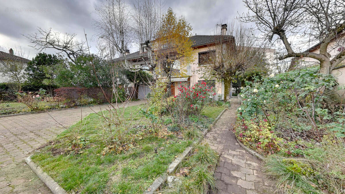 Maison à ECHIROLLES