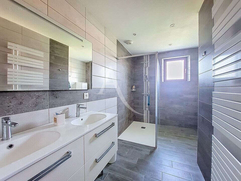 Maison à SAINT-LAURENT-DE-LA-PLAINE