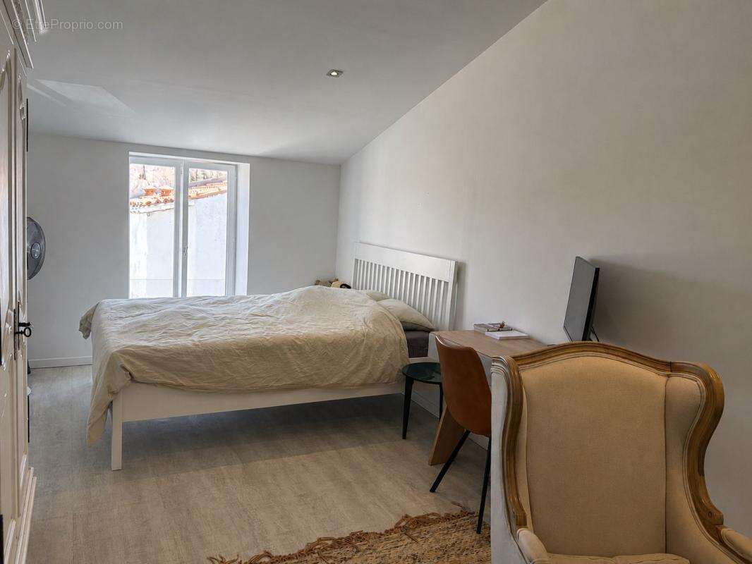 Maison entièrement rénovée - 5 chambres avec piscine et terrasses - photo 8