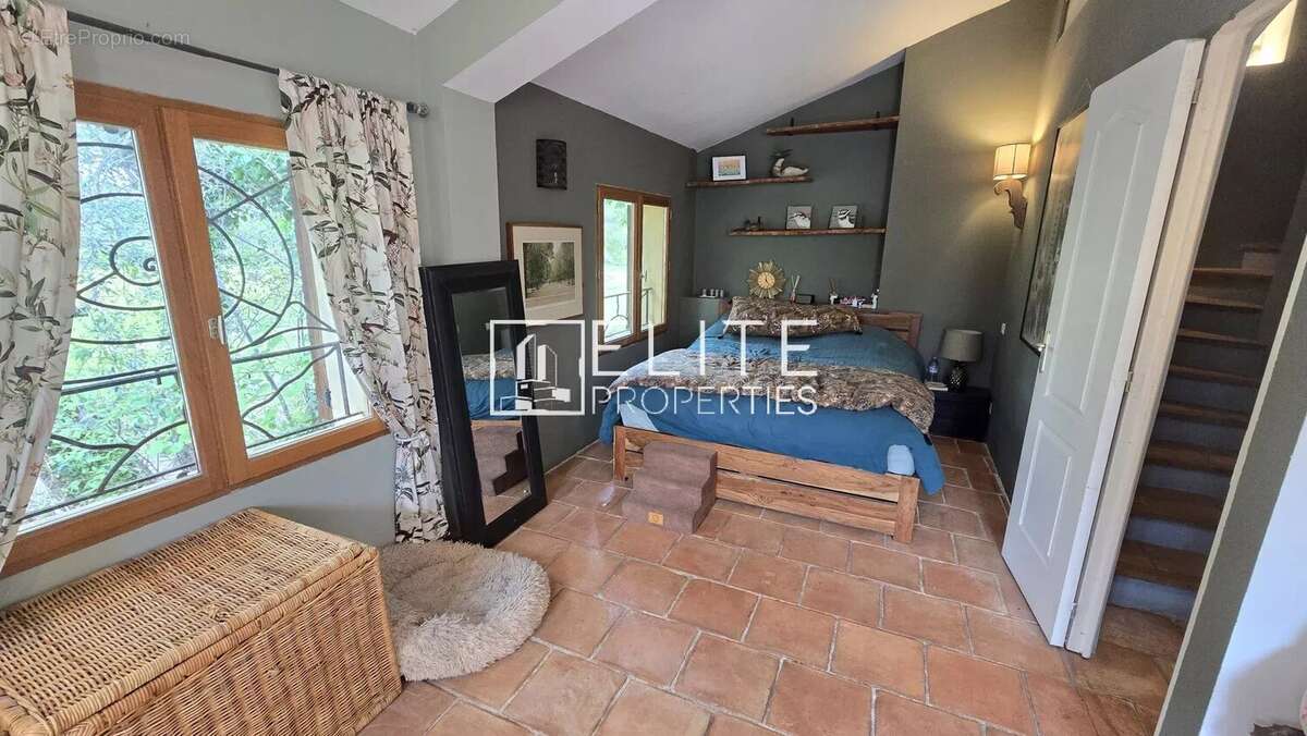 Maison en pierre 233m² & piscine + dépendances - grasse - photo 17