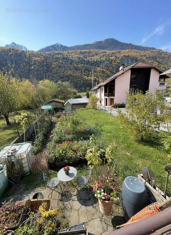 Maison à FEISSONS-SUR-ISERE