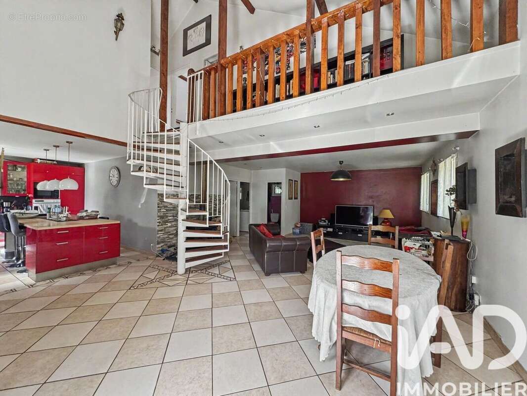 Photo 4 - Maison à LE MESNIL-SAINT-DENIS