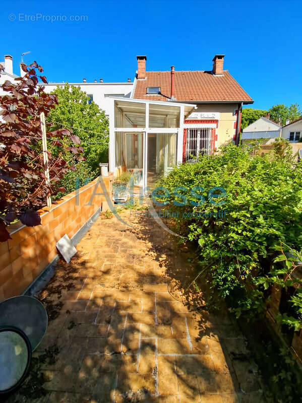 Maison à SURESNES