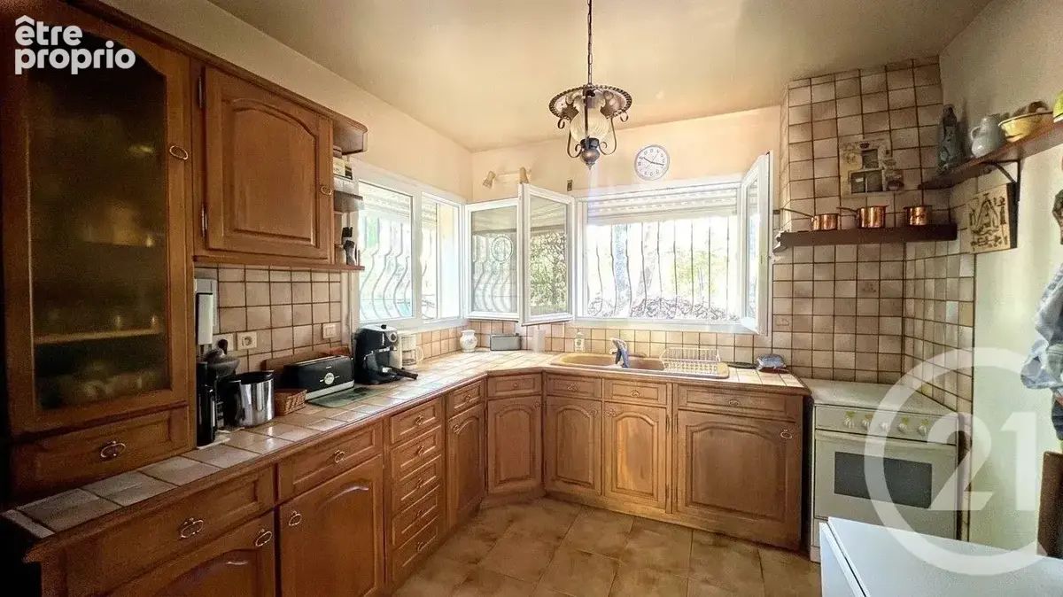 Maison 7 pièces 196 m² à vendre à Saint-Quentin-La-Poterie (30700) - photo 9