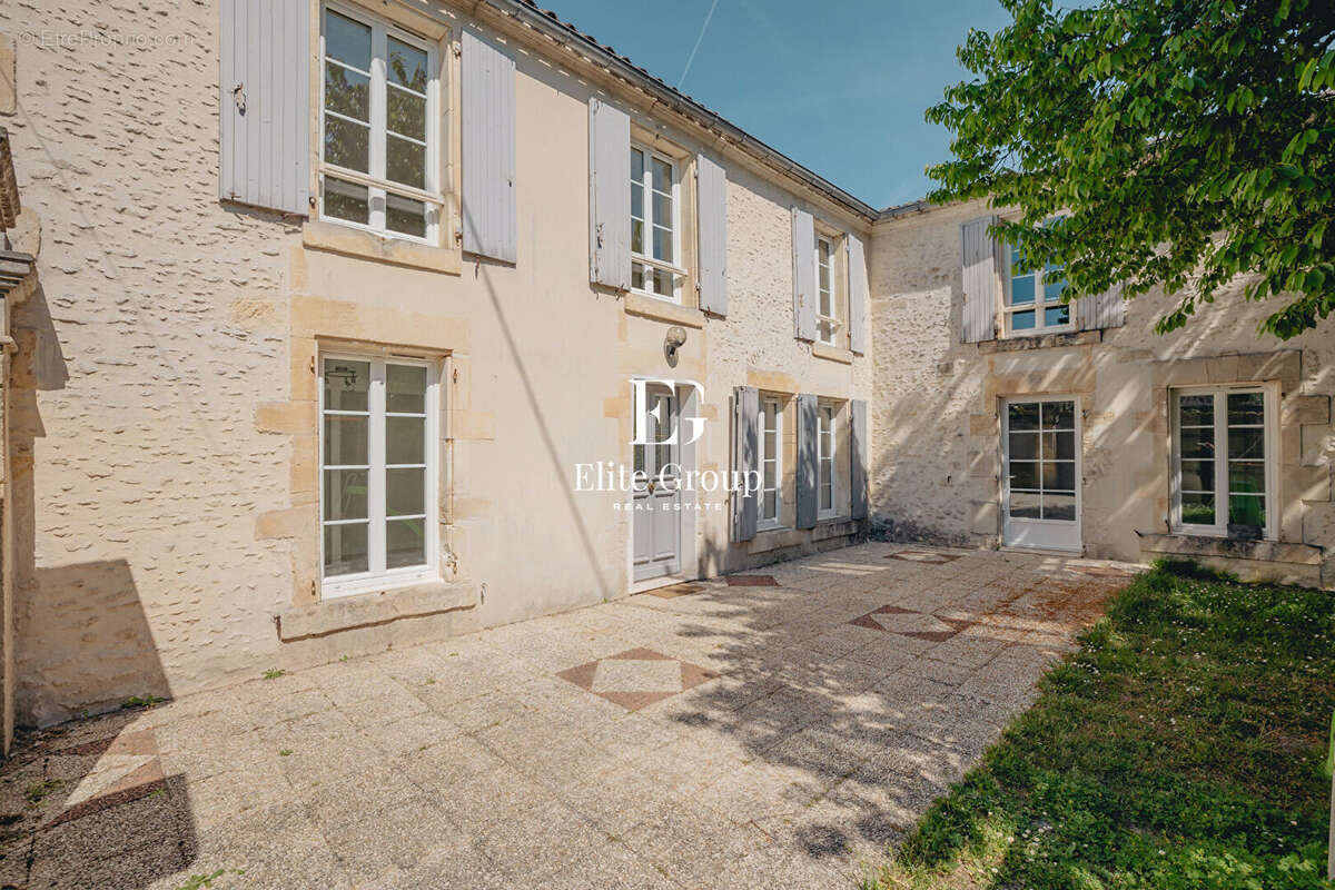 Maison à COGNAC