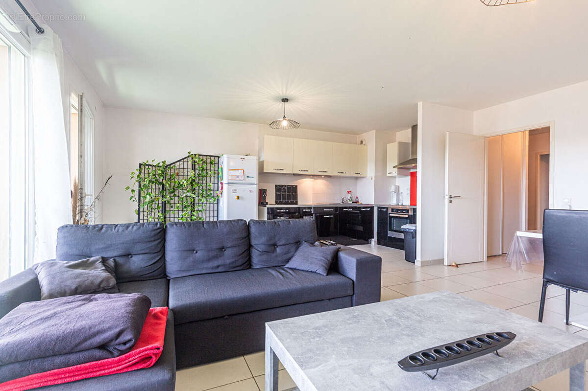 Agence immobiliere laforet - "cosmos" - exclusivite - annecy / seynod centre - appartement t3 de  68,27m² - dernier etage - terr - photo 4