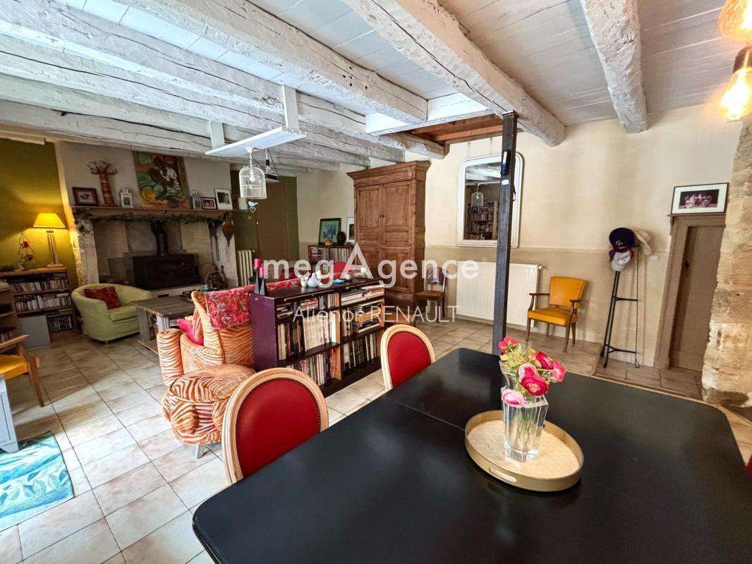 Maison en pierre avec piscine, gîte et dépendances - 203 m2 - photo 6