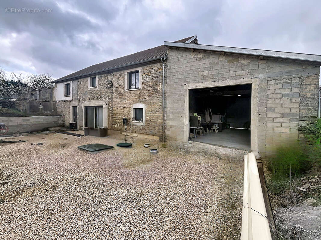Maison à SAVIGNY-SOUS-MALAIN