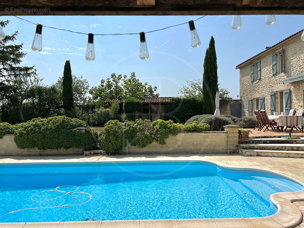 Grande maison en pierre avec piscine et vue dégagée - photo 3
