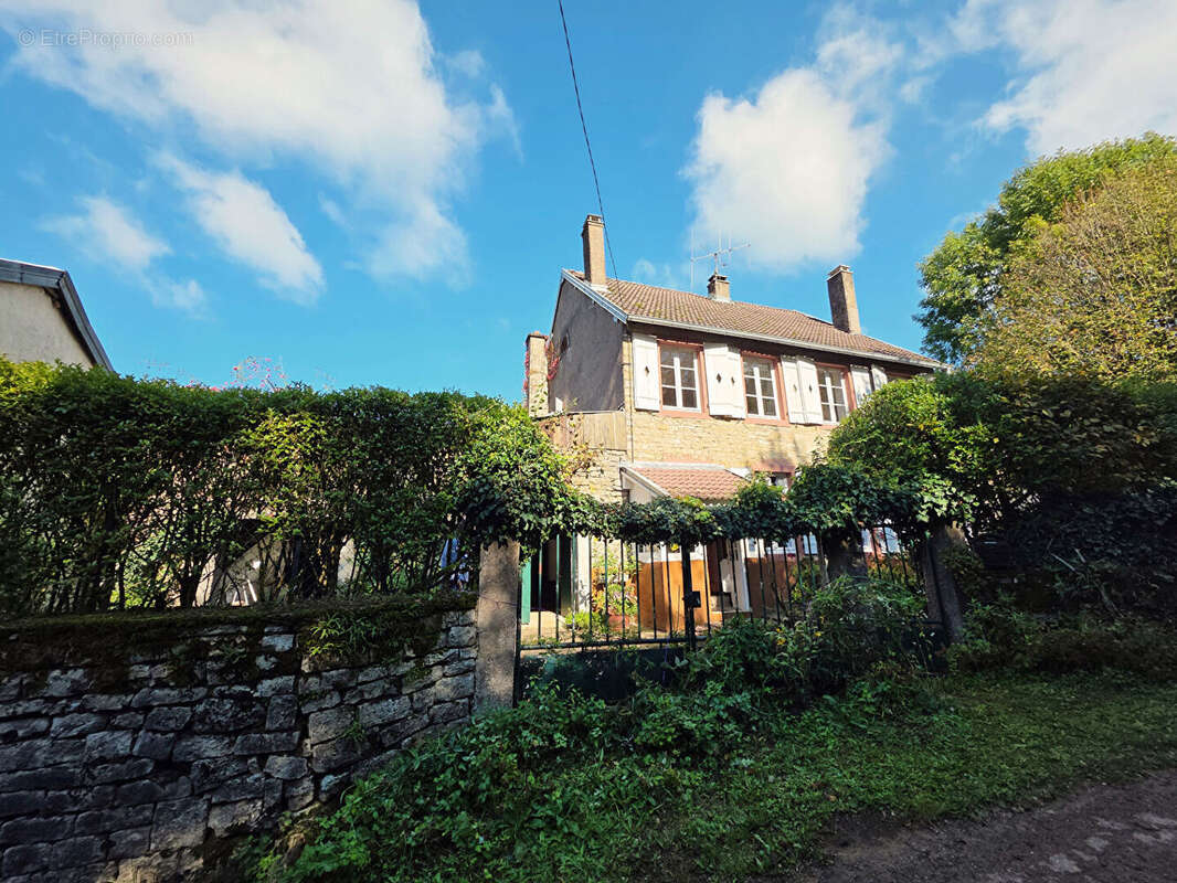 Maison à ROGNON