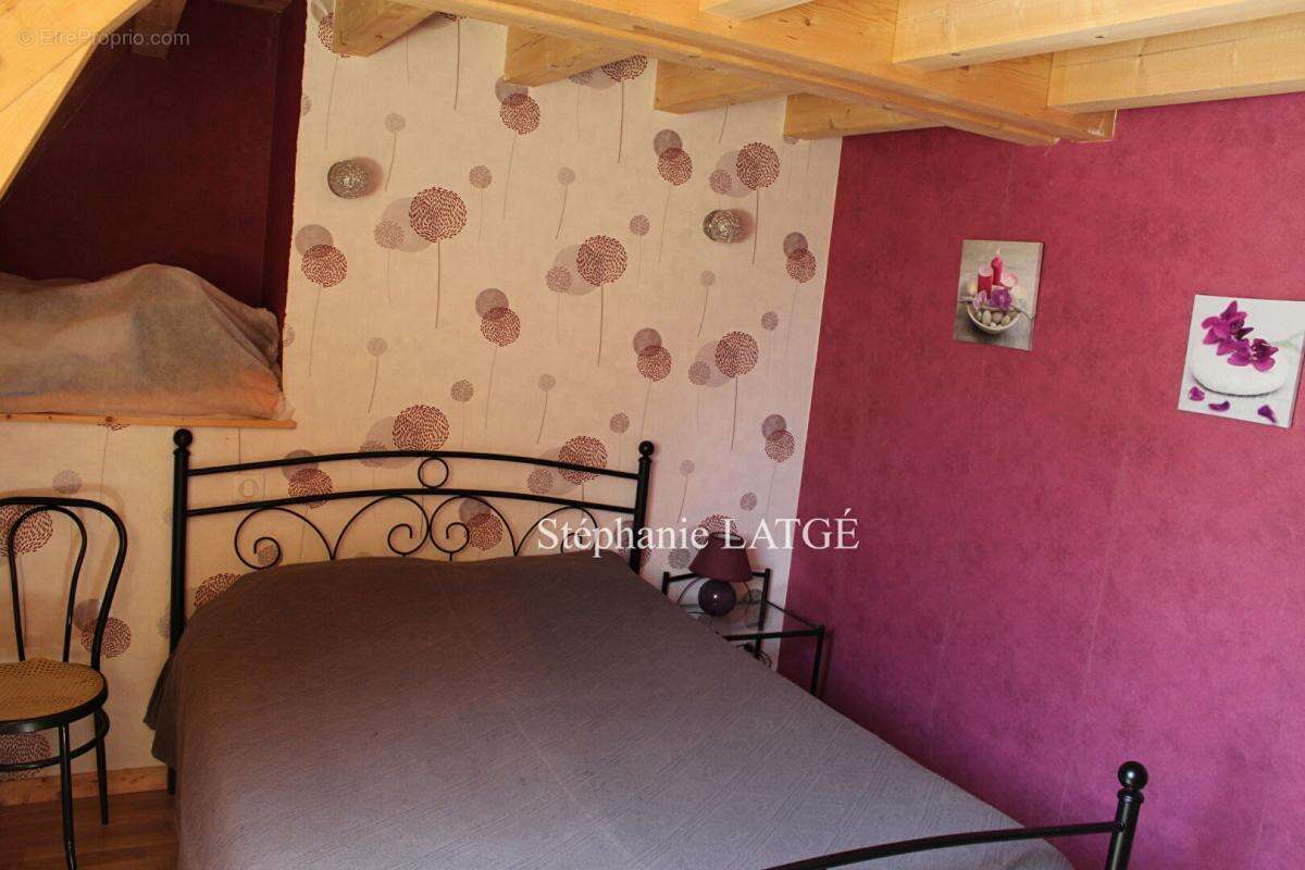 Ferme rénovée de 5 chambres avec Gîte à Larodde (63) - photo 8